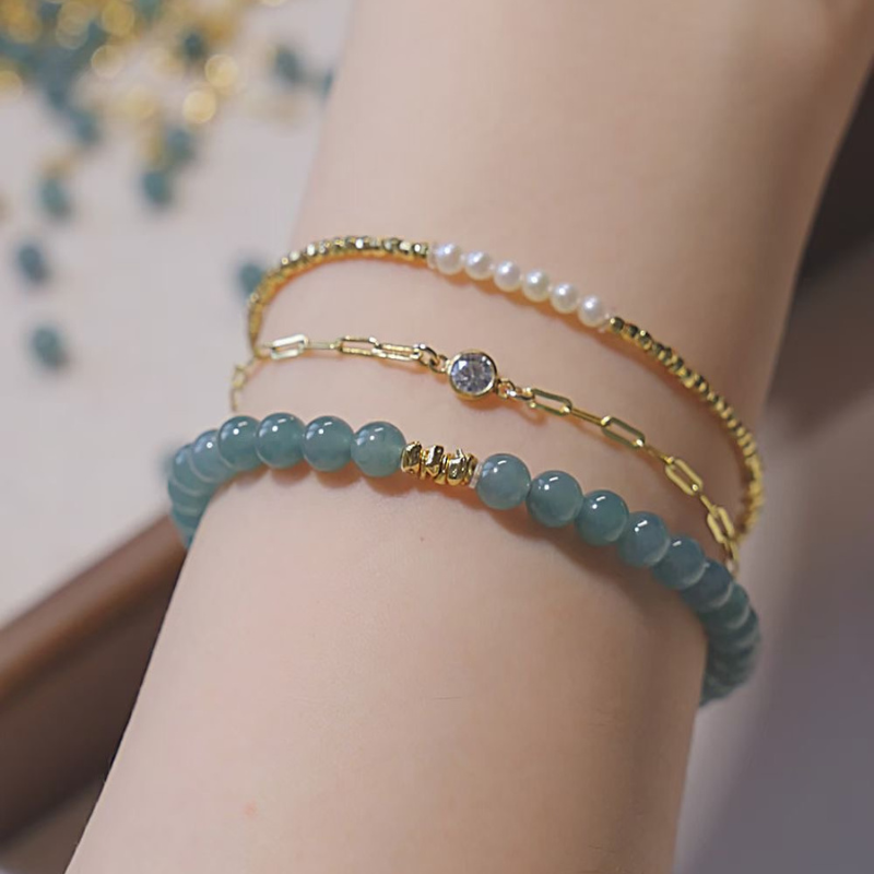 Bracelet | Wrist Galaxy – Pearls & Gold for Year-Round Prosperity & Elegance