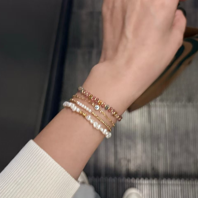 Bracelet | Wrist Galaxy – Pearls & Gold for Year-Round Prosperity & Elegance
