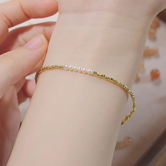 Bracelet | Wrist Galaxy – Pearls & Gold for Year-Round Prosperity & Elegance